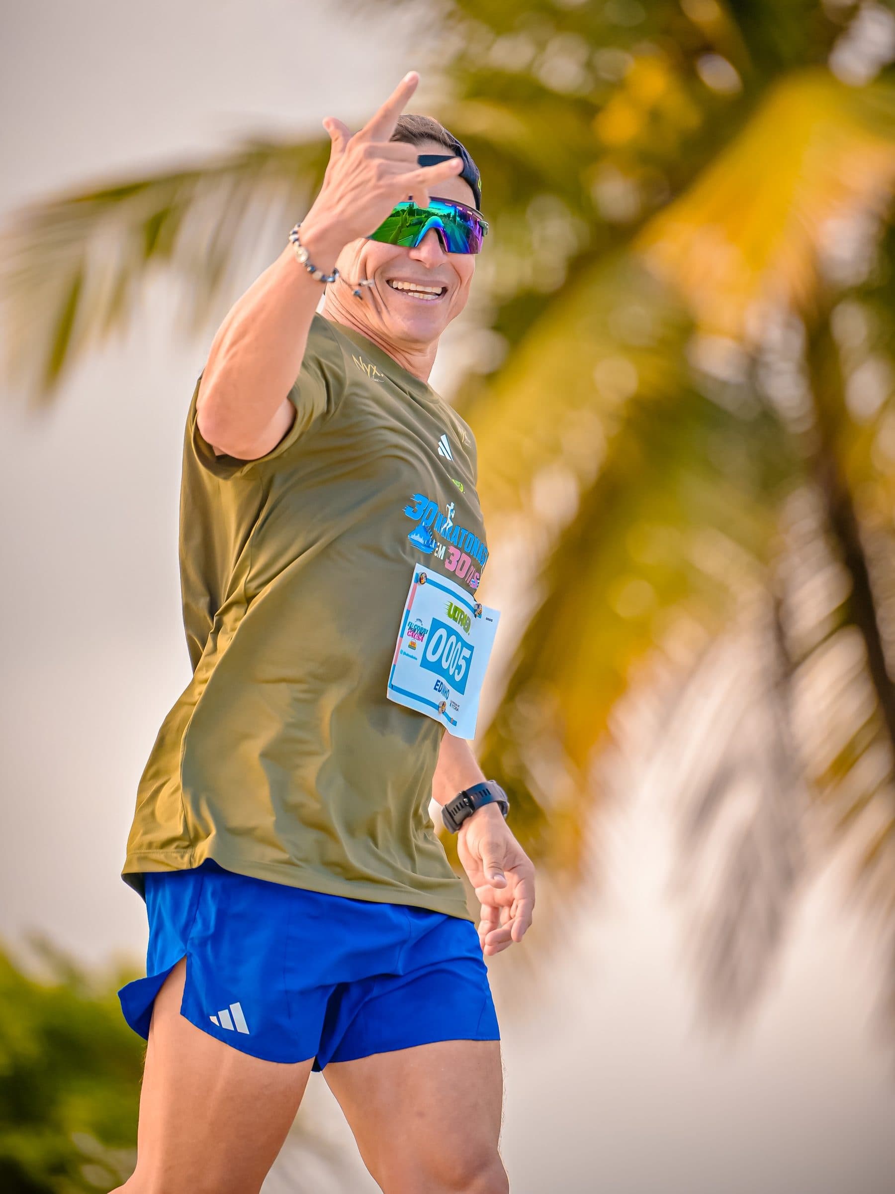 Ultraedinho sorrindo durante uma prova de longa duração