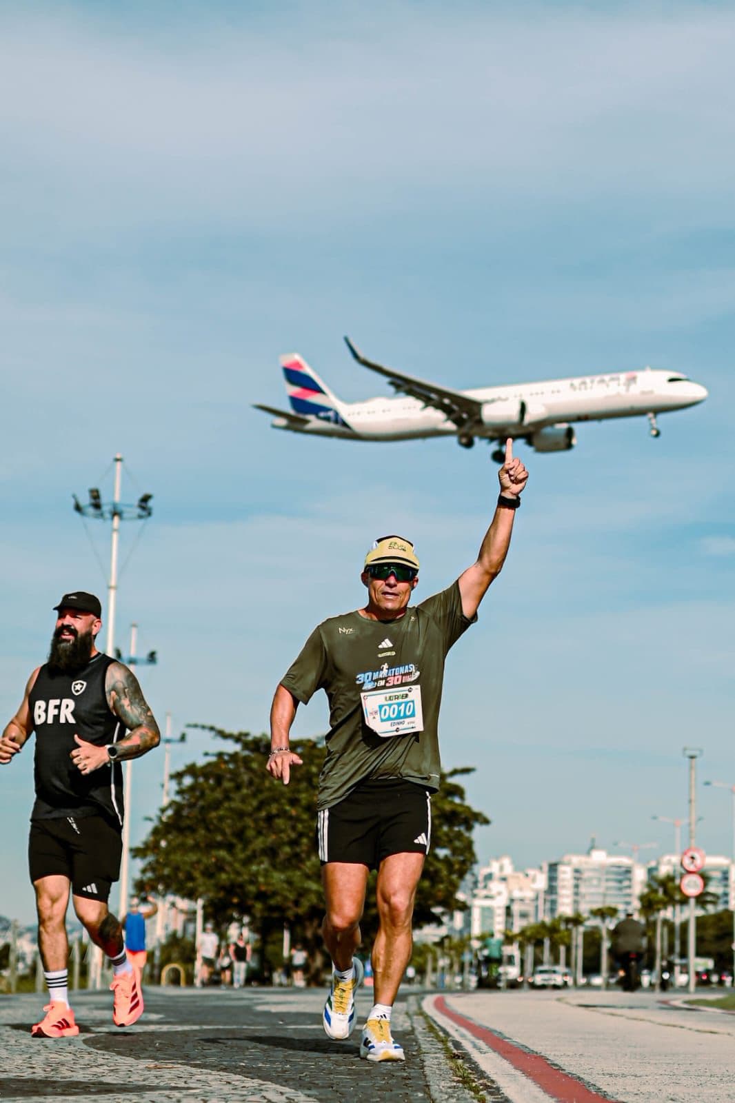 Ultraedinho correndo durante o desafio de 30 maratonas
